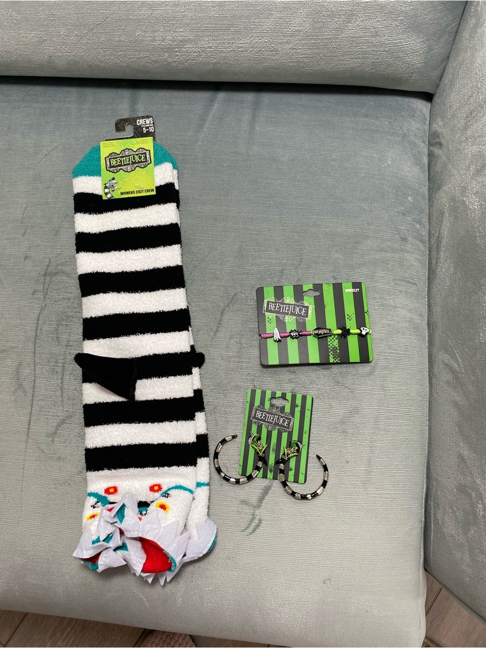 Beetlejuice Set NWT Sandworm Women Fleece socks, Hoop Earrings, Charm Bracelet